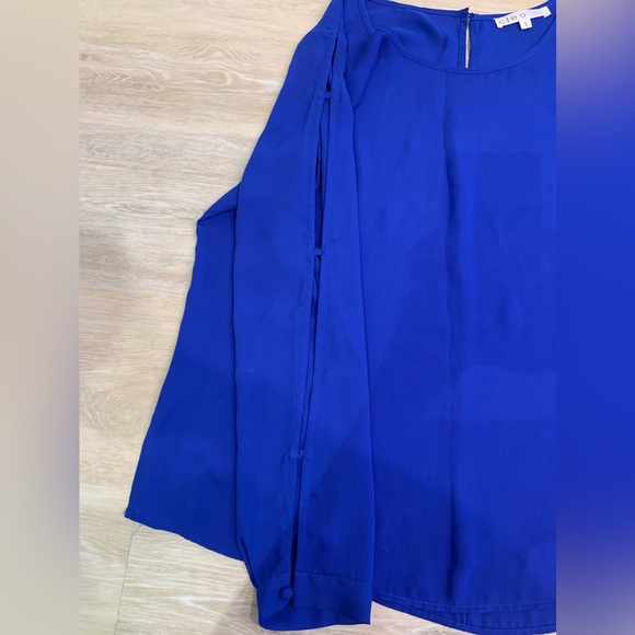 Cleo - Blue Tunic Blouse with cut outs on sleeves. Size Medium. - Picture 3 of 7